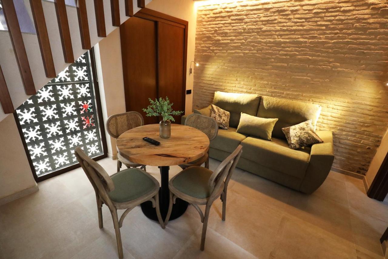 Casa Senorial Del Siglo XVIII Lejlighedshotel Sevilla Eksteriør billede
