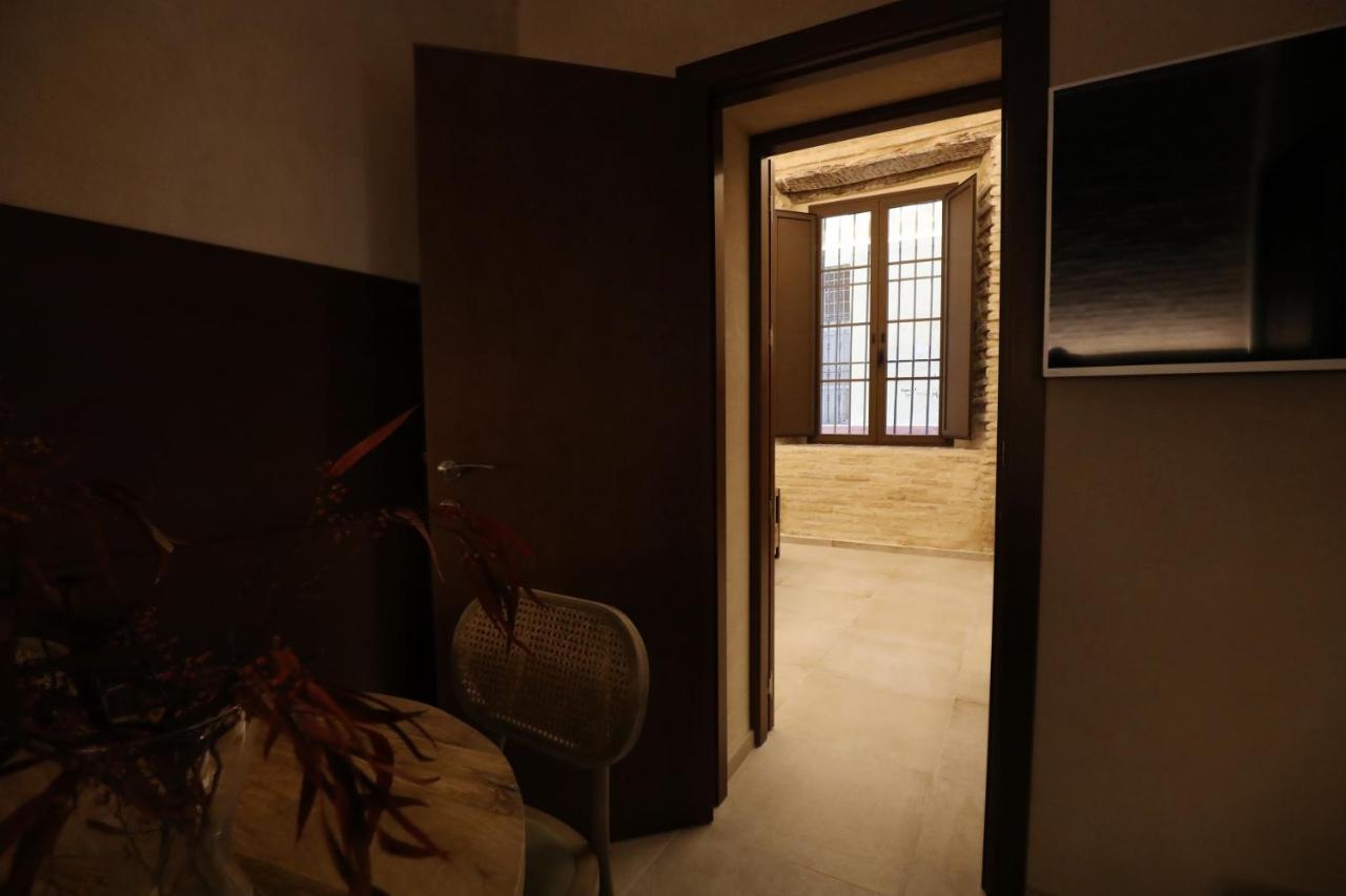 Casa Senorial Del Siglo XVIII Lejlighedshotel Sevilla Eksteriør billede