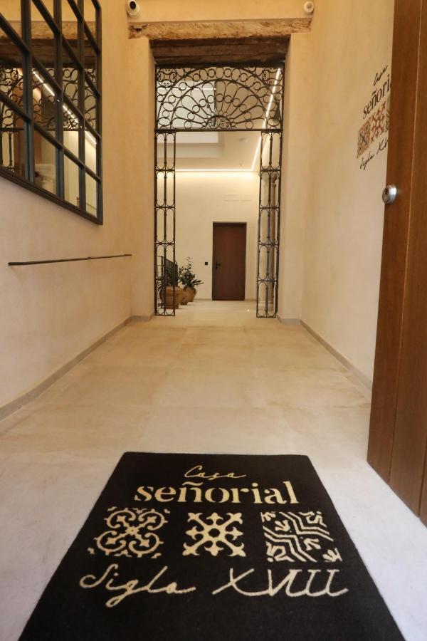 Casa Senorial Del Siglo XVIII Lejlighedshotel Sevilla Eksteriør billede