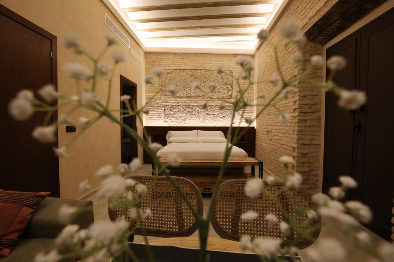 Casa Senorial Del Siglo XVIII Lejlighedshotel Sevilla Eksteriør billede