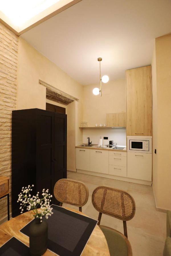 Casa Senorial Del Siglo XVIII Lejlighedshotel Sevilla Eksteriør billede