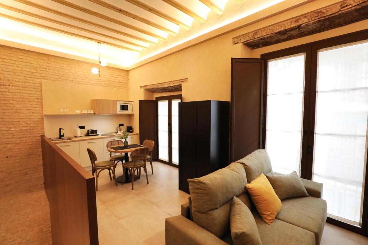 Casa Senorial Del Siglo XVIII Lejlighedshotel Sevilla Eksteriør billede