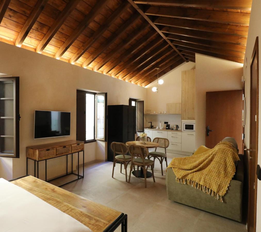 Casa Senorial Del Siglo XVIII Lejlighedshotel Sevilla Eksteriør billede