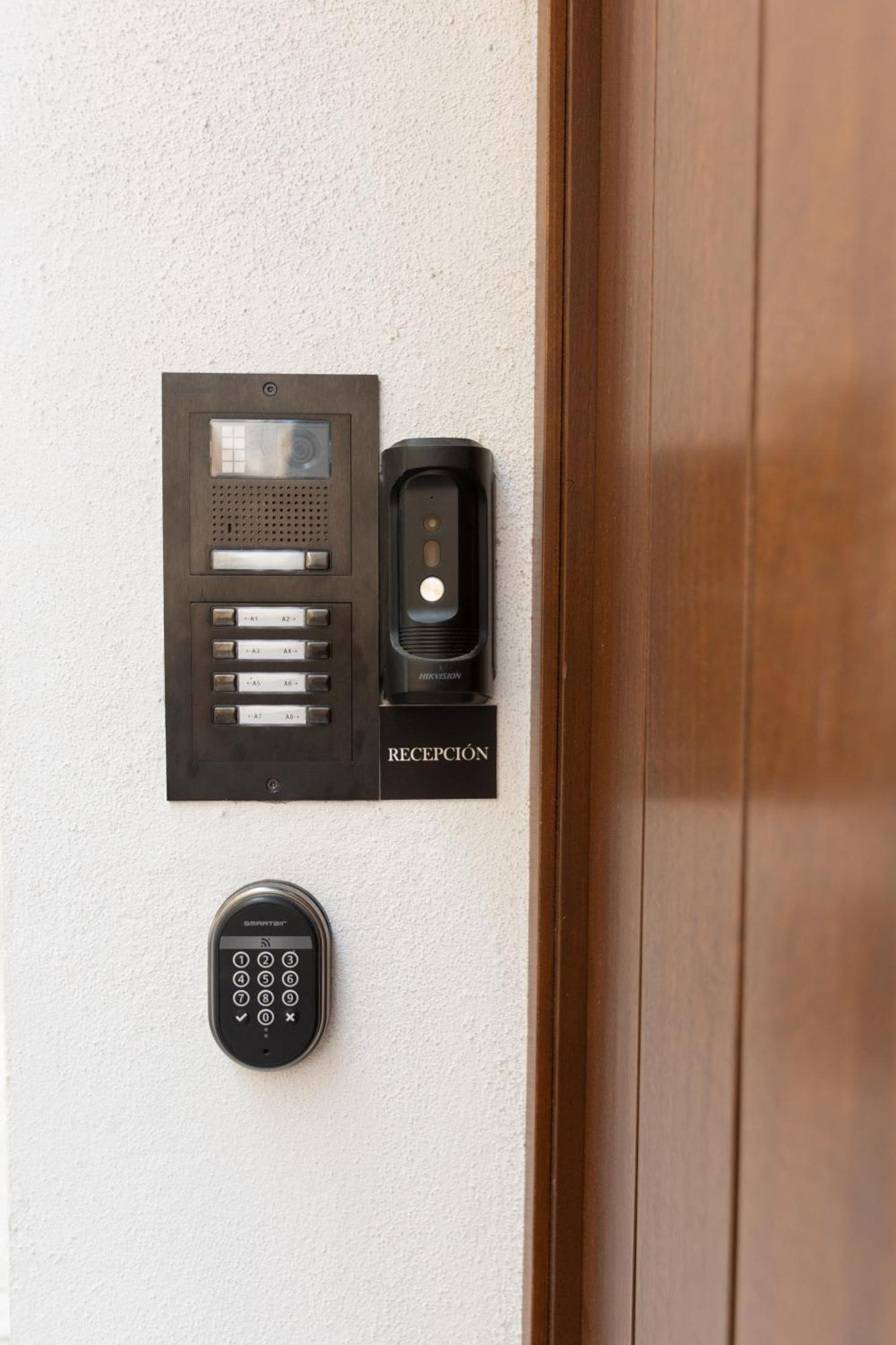 Casa Senorial Del Siglo XVIII Lejlighedshotel Sevilla Eksteriør billede